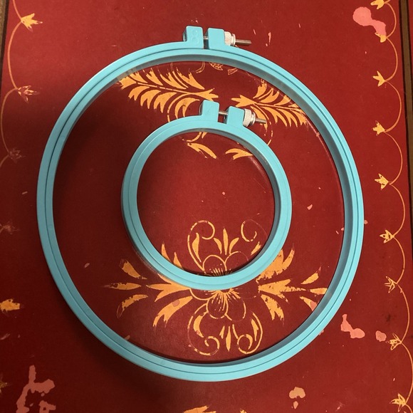 2 Embroidery Hoops Plastic Aqua Blue 4" &‎ 8" Round Set - Picture 1 of 4